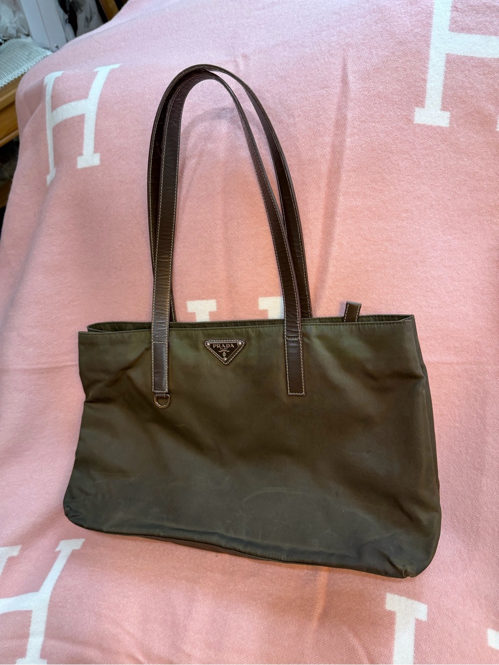 Prada⭐️Olive Green Nylon Bag! Leather. Offers welcome.⭐️ - Picture 3 of 14